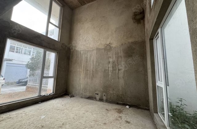 美伦珍珠5室2厅227㎡185万二手房图片