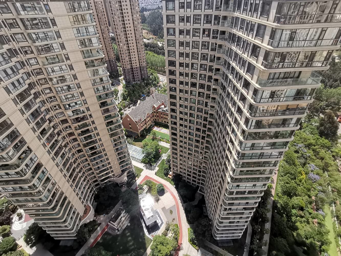 蓝光雍锦世家5室2厅3卫220㎡南北339万