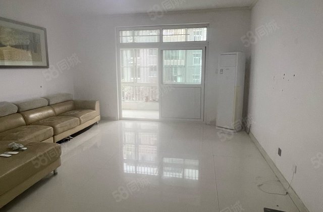 急售！湖边，东方双语，名人苑三期，湖边一墙之隔送储