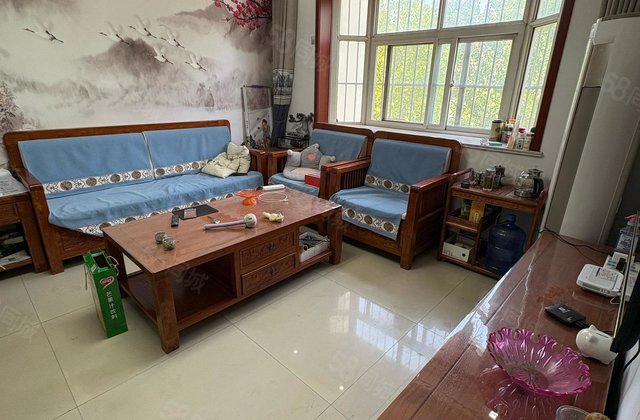 火车站附近，柳泉花园，金凤龙庭，站北花园，低楼层，带阳面车库