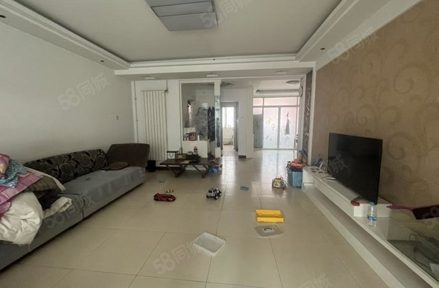 阳明实验，金城小区鸿顺花园，电梯高楼层四室两卫双阳台