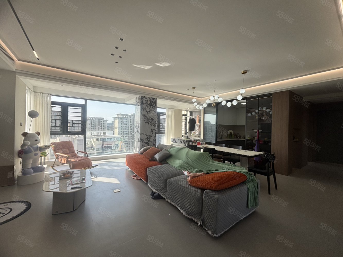 德和领秀广场5室2厅3卫172㎡南北220万