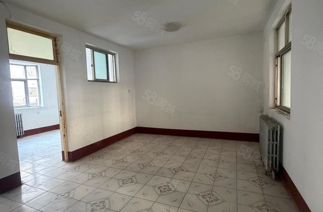 老文轩 二   龙山南区2楼 三室两厅 带储藏室 免大税