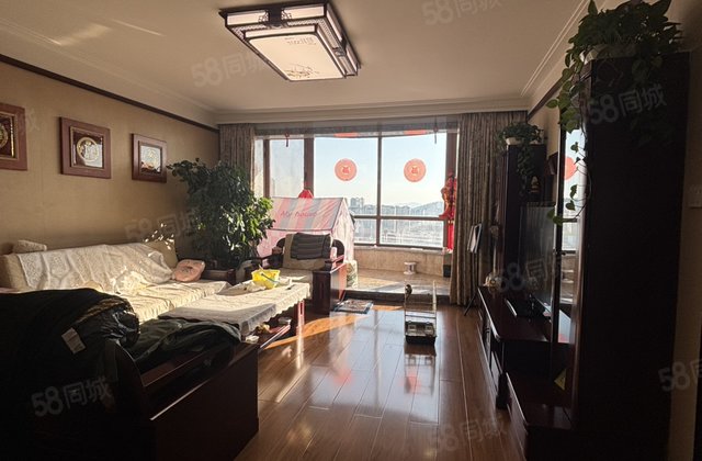 东方新城3室2厅1卫131㎡南北59万