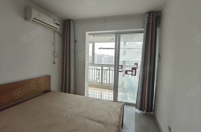 文轩本部，新东方龙湾商品房，一室一厅，免大税。