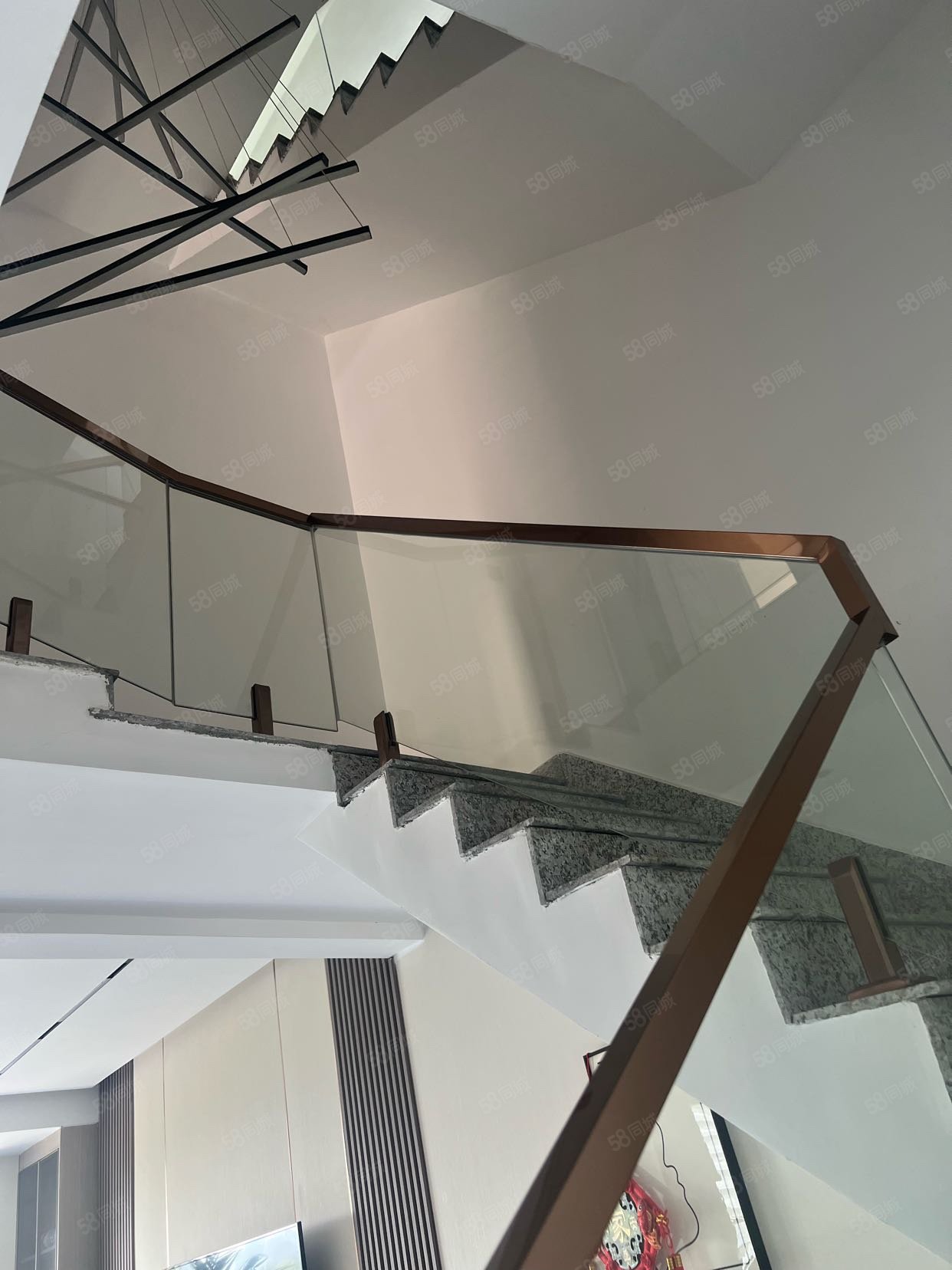 北湖豪苑6室3厅3卫310㎡南206万