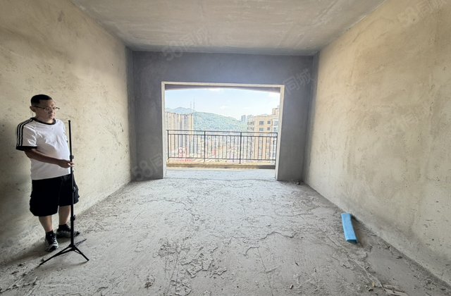 威龙财富广场4室2厅146.19㎡65.8万二手房图片
