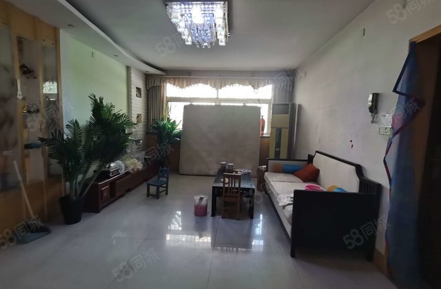 香岸雅居 三院北邻，一楼，带地上车库， 低密社区 交通便利