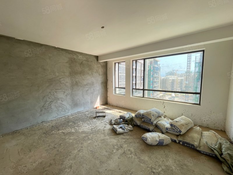 南山别墅上叠带3个露台花园低价急售随时看房