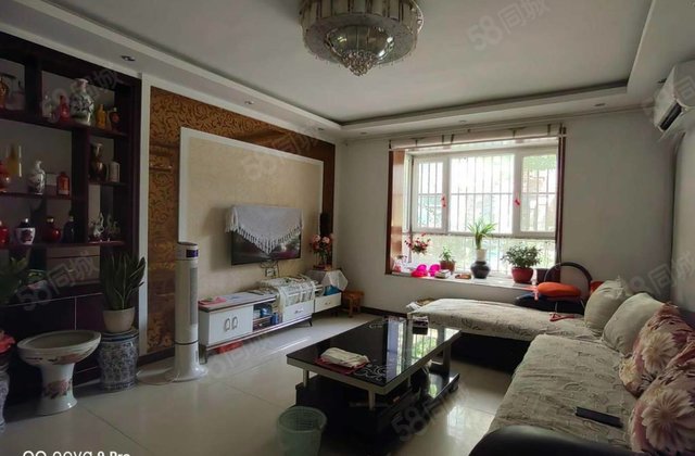 翡翠城多层一楼带院，3室两厅一卫，带车位，看房方便