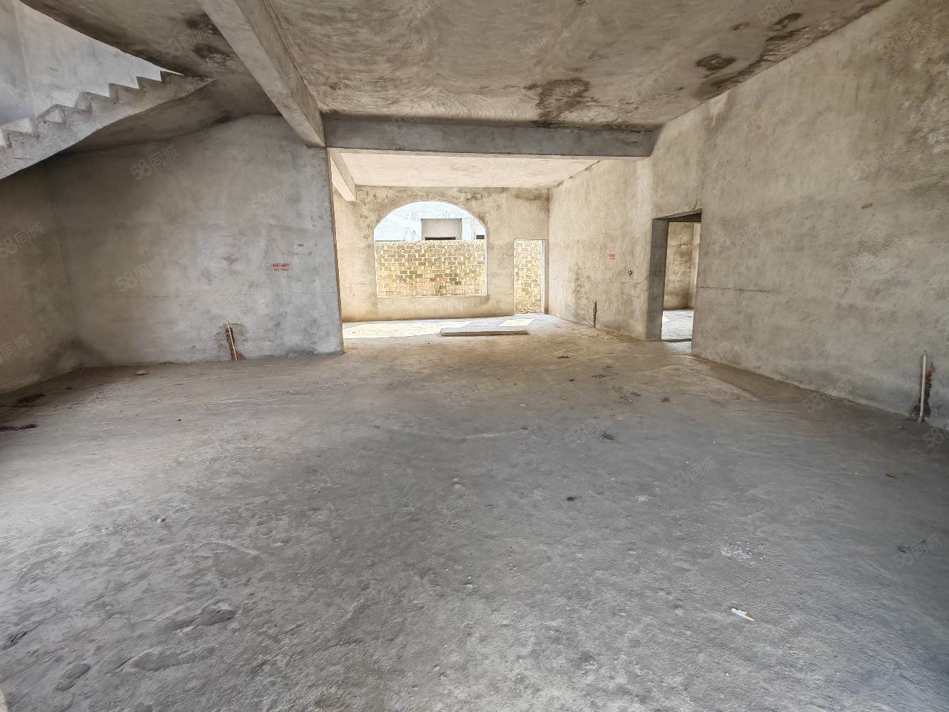 湖田壹号7室3厅3卫371㎡南北169万