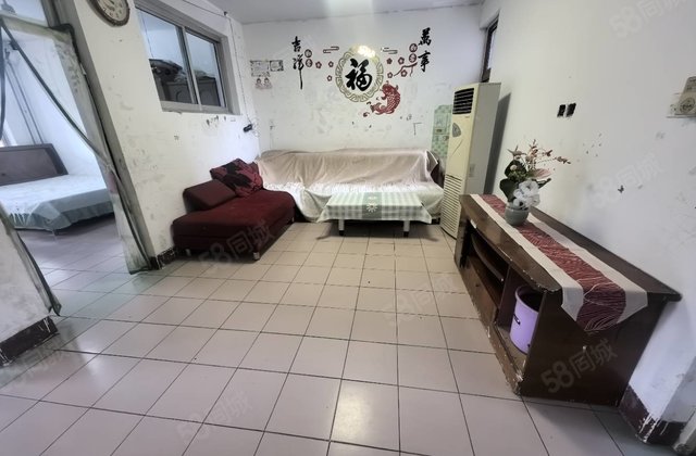 东昌湖边，多层一楼，青年林，三室免大税。小区停车方便