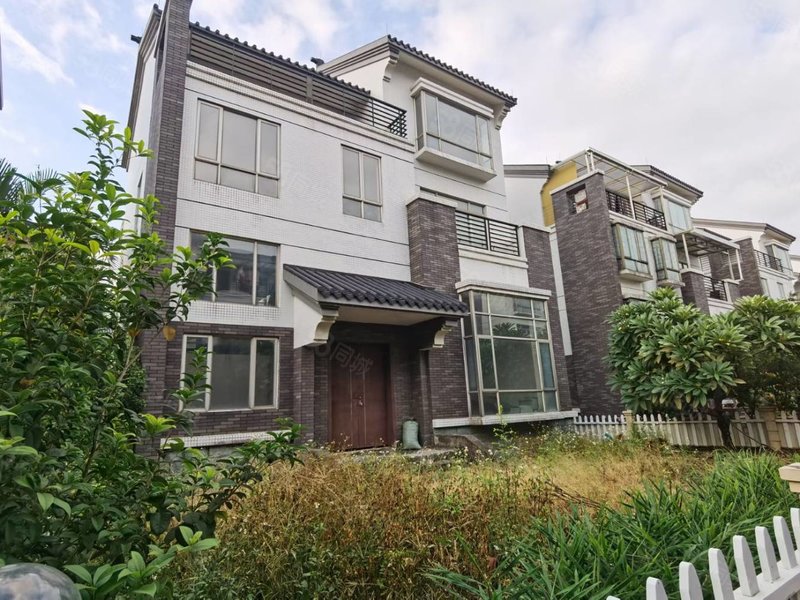 金沙丽水别墅 南向 带180方花园 毛坯 南北通透户型