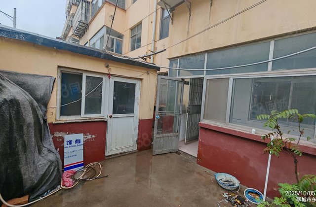 东昌湖畔 一楼带院40平 经典3室 单位家属院 免大税 急