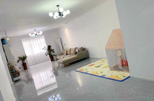 卧龙小区3室3厅155.02㎡160万二手房图片