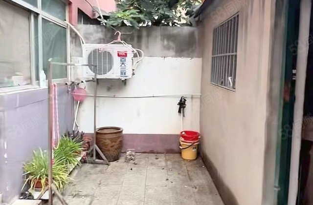 价可谈，配房也带地暖，精装一楼带院，独门独院，湖北小区别墅区