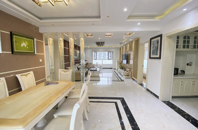 电大 明达街 凤凰楼层 送全屋家具家电 户型方正  大平层