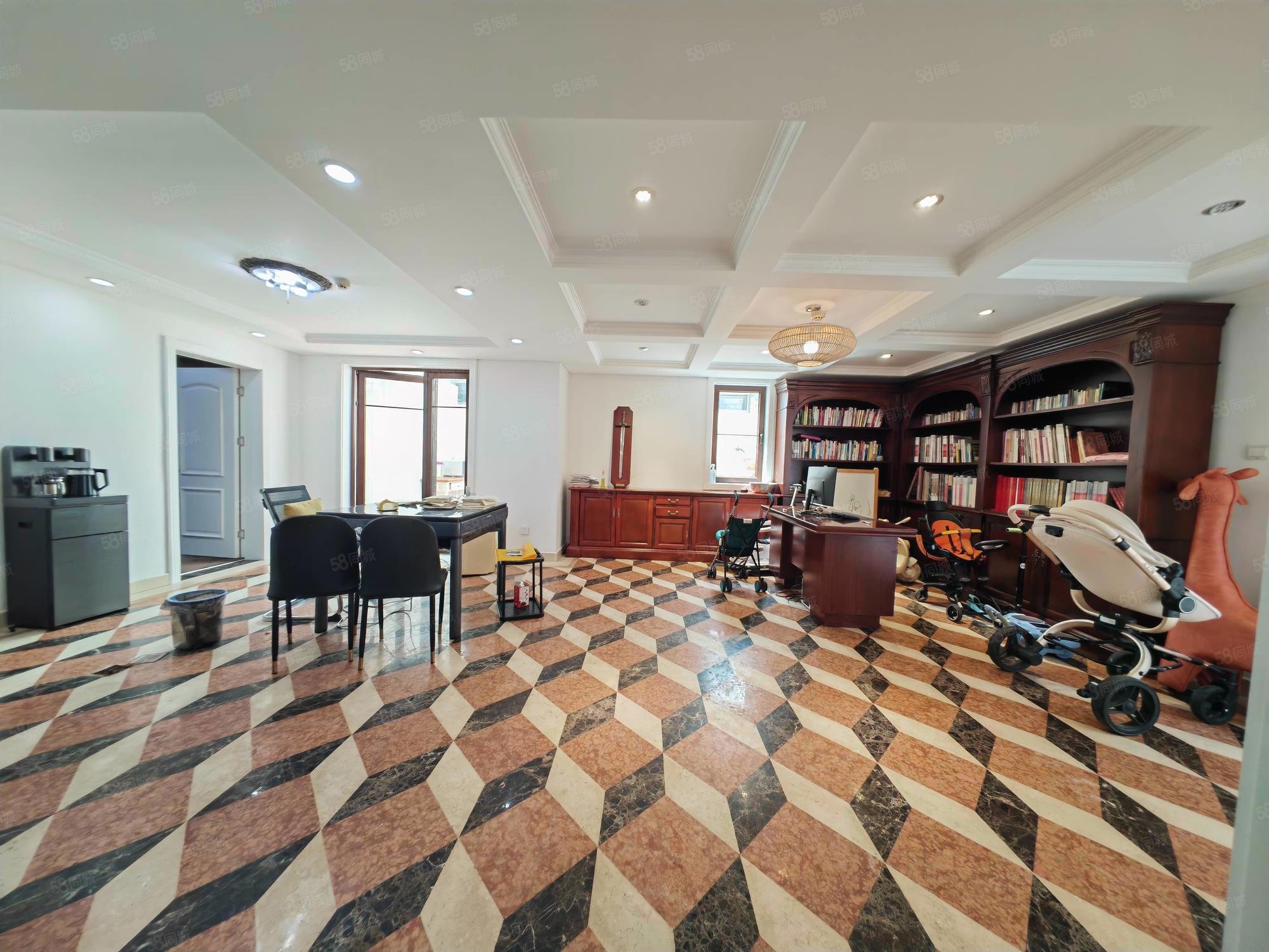 天恒別墅山6室3廳5衛(wèi)198㎡南北950萬(wàn)