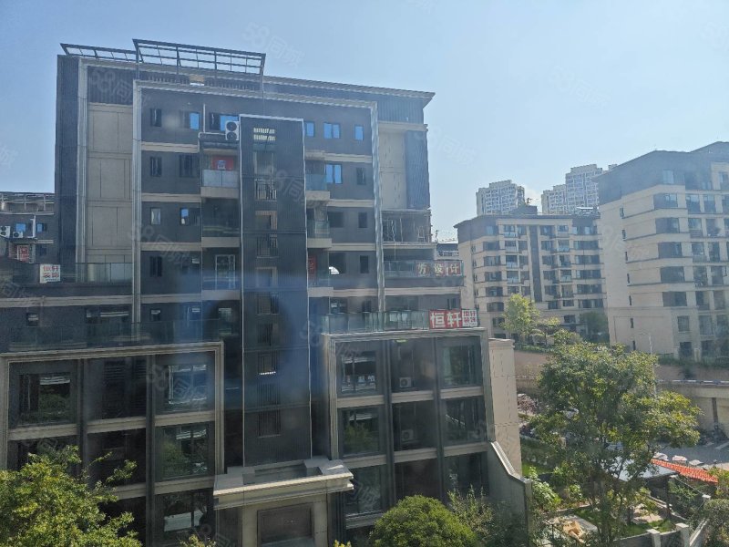 悦府星台4室2厅2卫128㎡南北109万