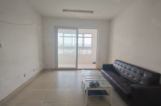 望湖花园一期 中间楼层 房子免大税了，有储藏室。