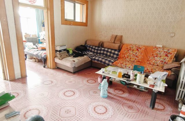 文轩本部，实验 老一中外国语，区委家属院，龙山花园，停车方便