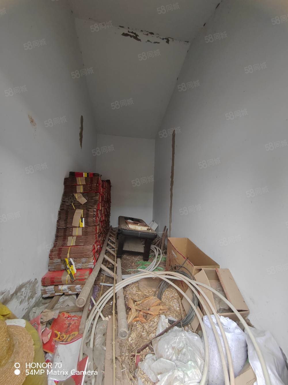 位于宏进农贸市场南开封县林场,整个院子占地一亩,属于世外桃源