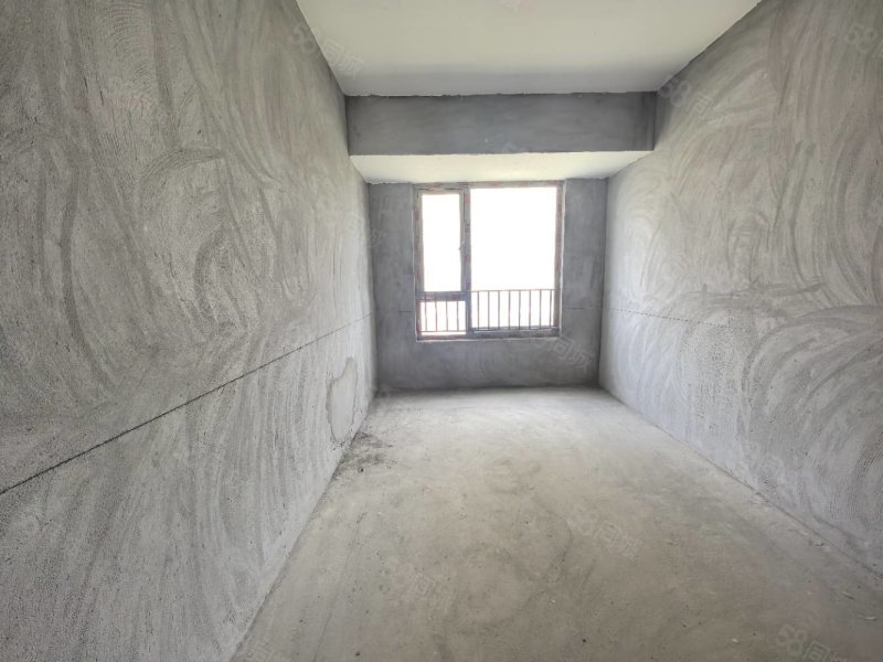 国瑞中心4室2厅2卫138㎡南北105万
