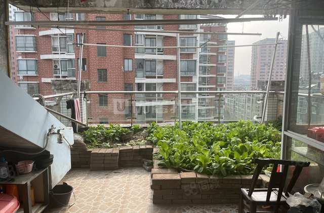 香山凤凰城4室2厅160㎡57万二手房图片