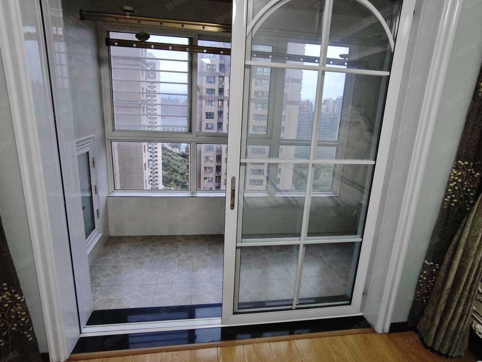 国宾中央区(一期)3室2厅2卫124.49㎡南北215万