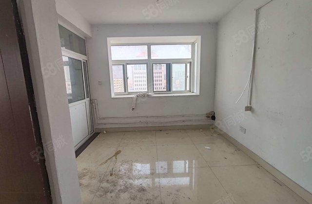 眼科医院 牧人家园 电梯好楼层 东边户 有车位 地下室