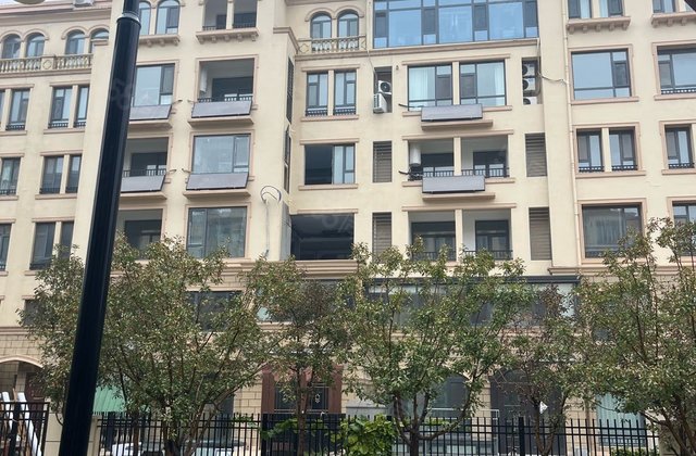 江北水镇当代卢卡庄园 小区新 5加6叠拼带50平露台价格可议