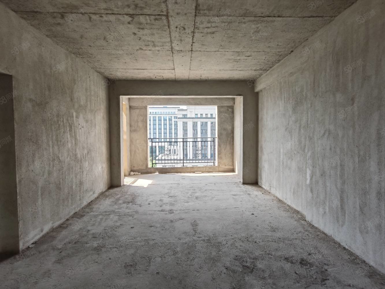 滨江御府3室2厅2卫127㎡南北63万