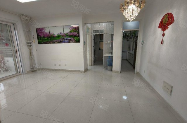 东昌路上的一套房子，电梯好楼层，2室2厅1卫95平，带车位