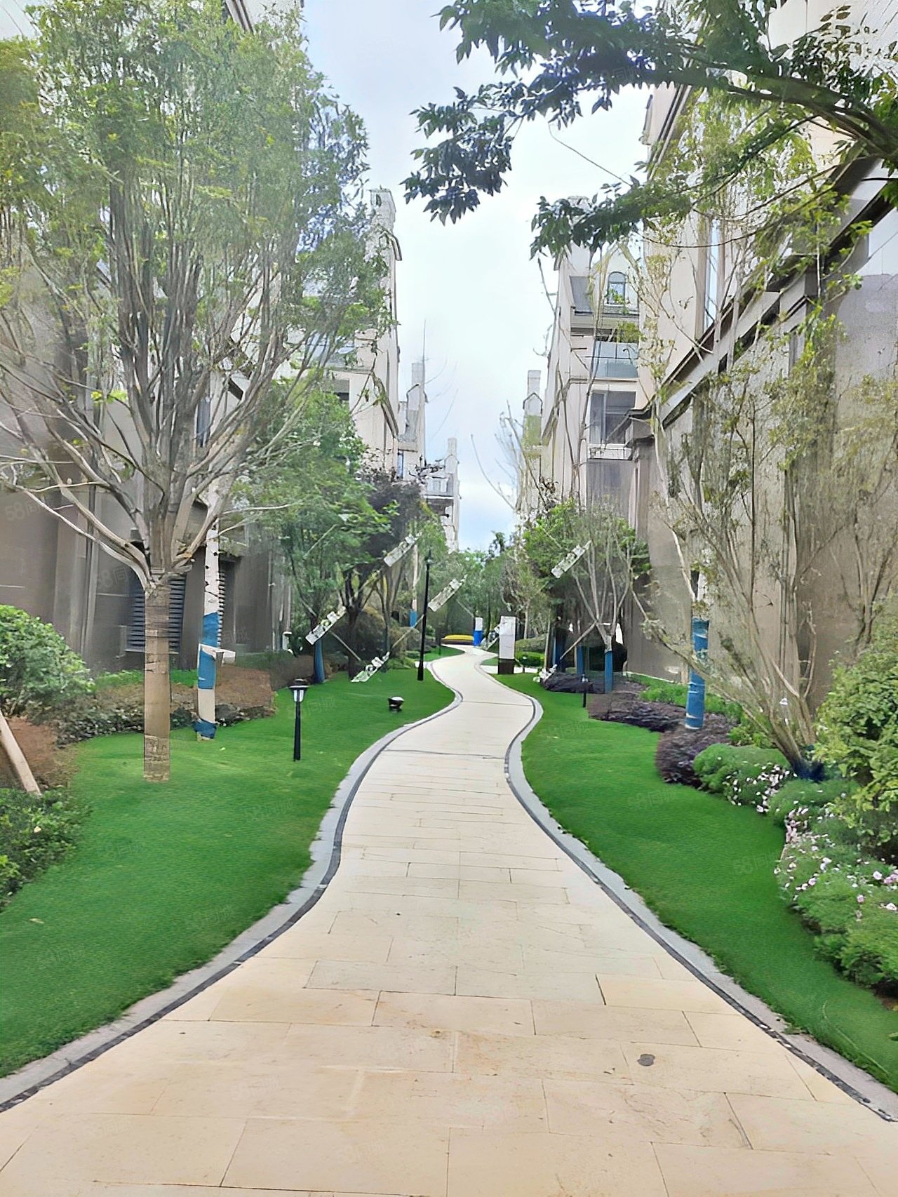 生态半岛滇池俊府威廉郡精装东南带2个车位上面2层下面2层