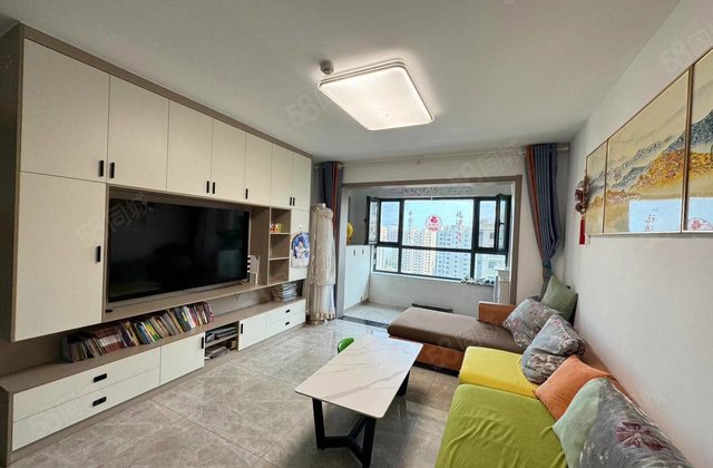 莲湖新城  中间楼层，带车位地下室  户型方正。