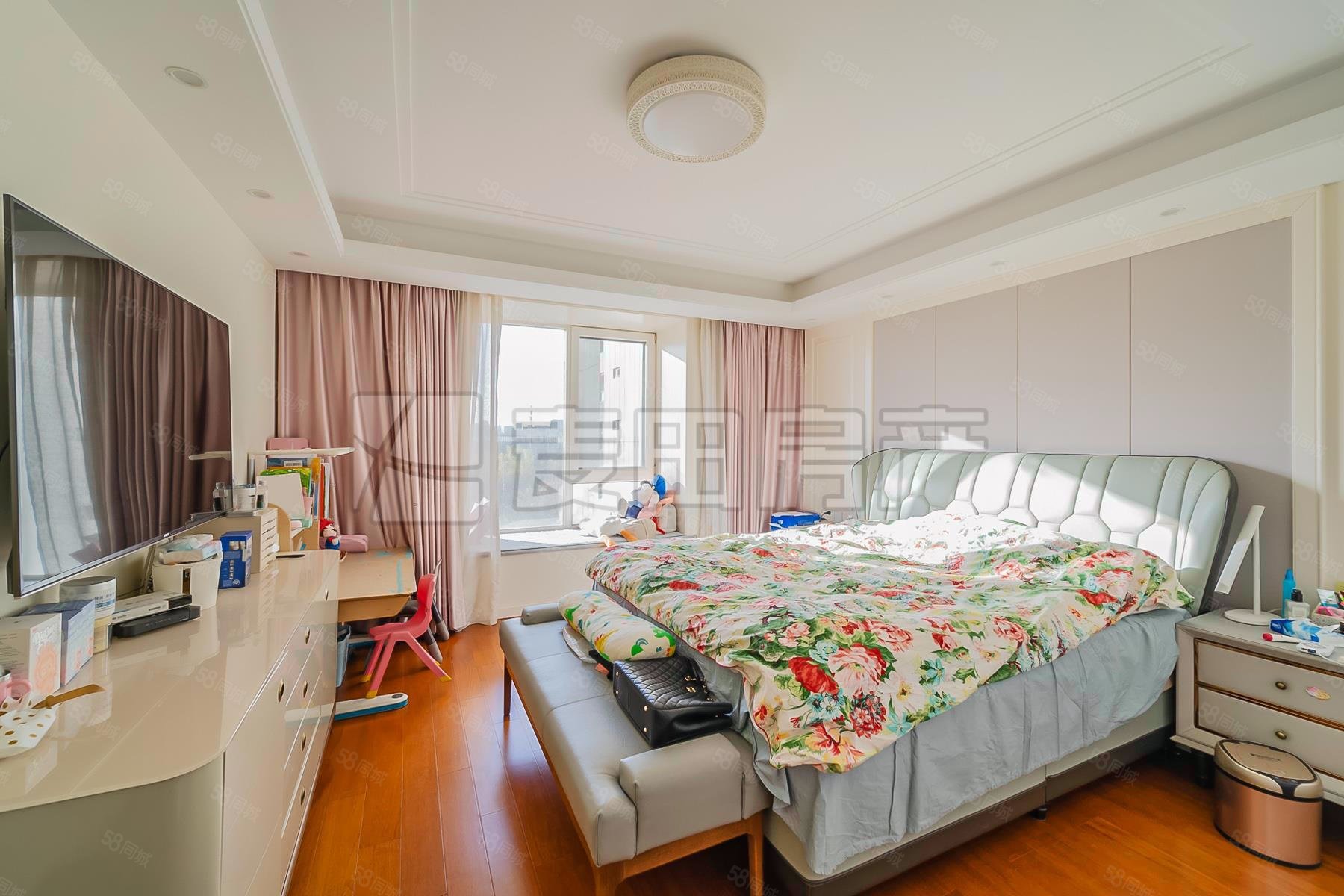 國風上觀4室2廳2衛(wèi)196.4㎡南北1350萬