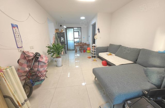 小区嘎嘎新 带车位家具家电 精装修 8楼 免大税 阿卡六期