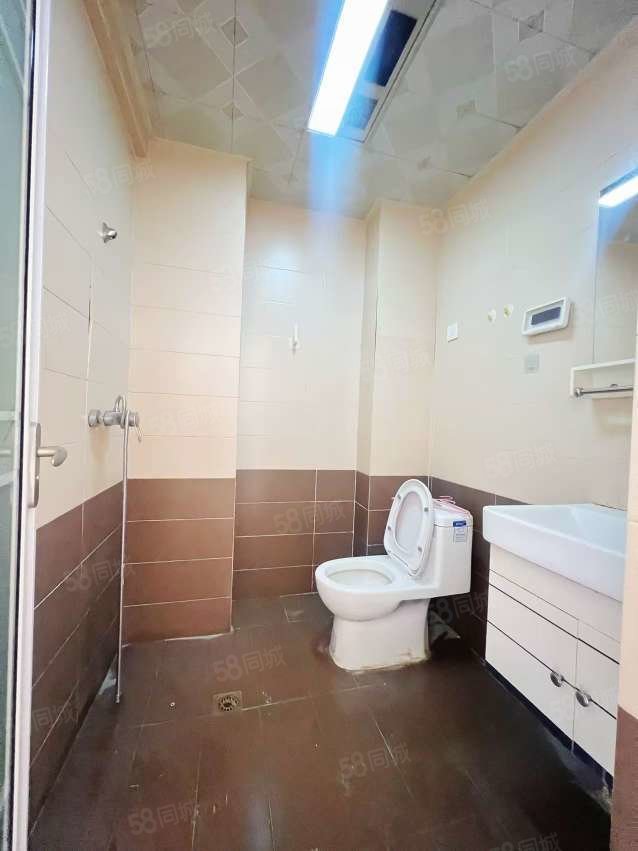 水印城3室2厅2卫119.2㎡南北61.8万