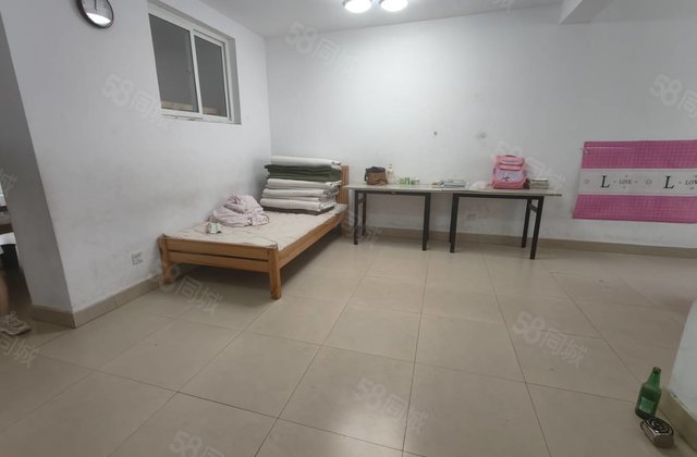 站前街实验文轩，一诺林花小筑，望湖花园多层二楼三室。