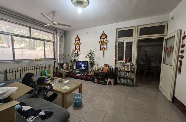 三中北邻！一楼带院北顺  ！东昌中学！三室朝阳！停车方便！