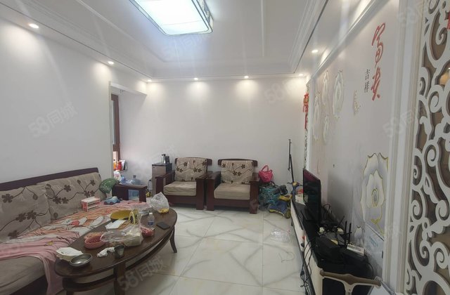 小区内单价  ，香江西邻，精装修三室两厅一卫电梯房，好楼层