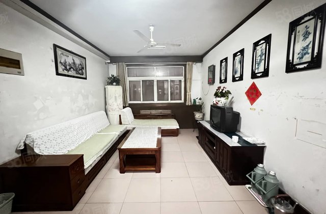 市中心，公园附近明星小区  停车方便