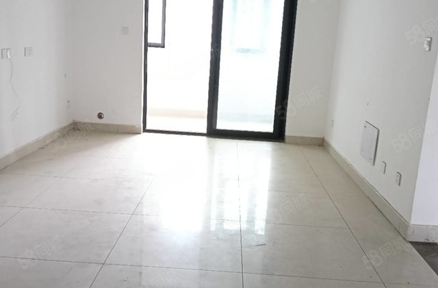 万达北邻，带车位地下室，江南里，阿尔卡迪亚六期西邻