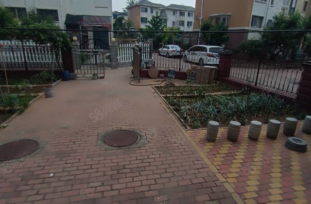 凤凰新城别墅带前后院子