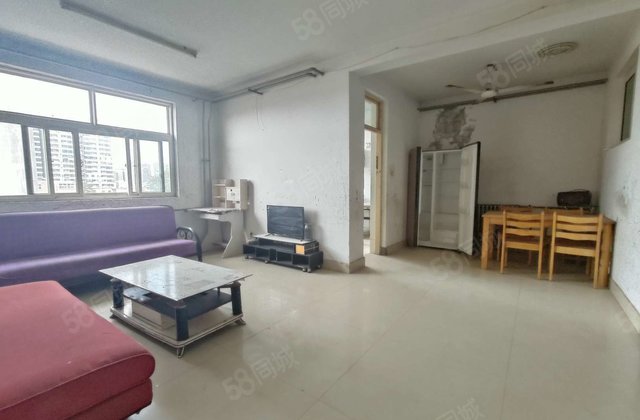 铁路益民 接受顶楼的来   楼下就是湖西市场 生活停车很方便