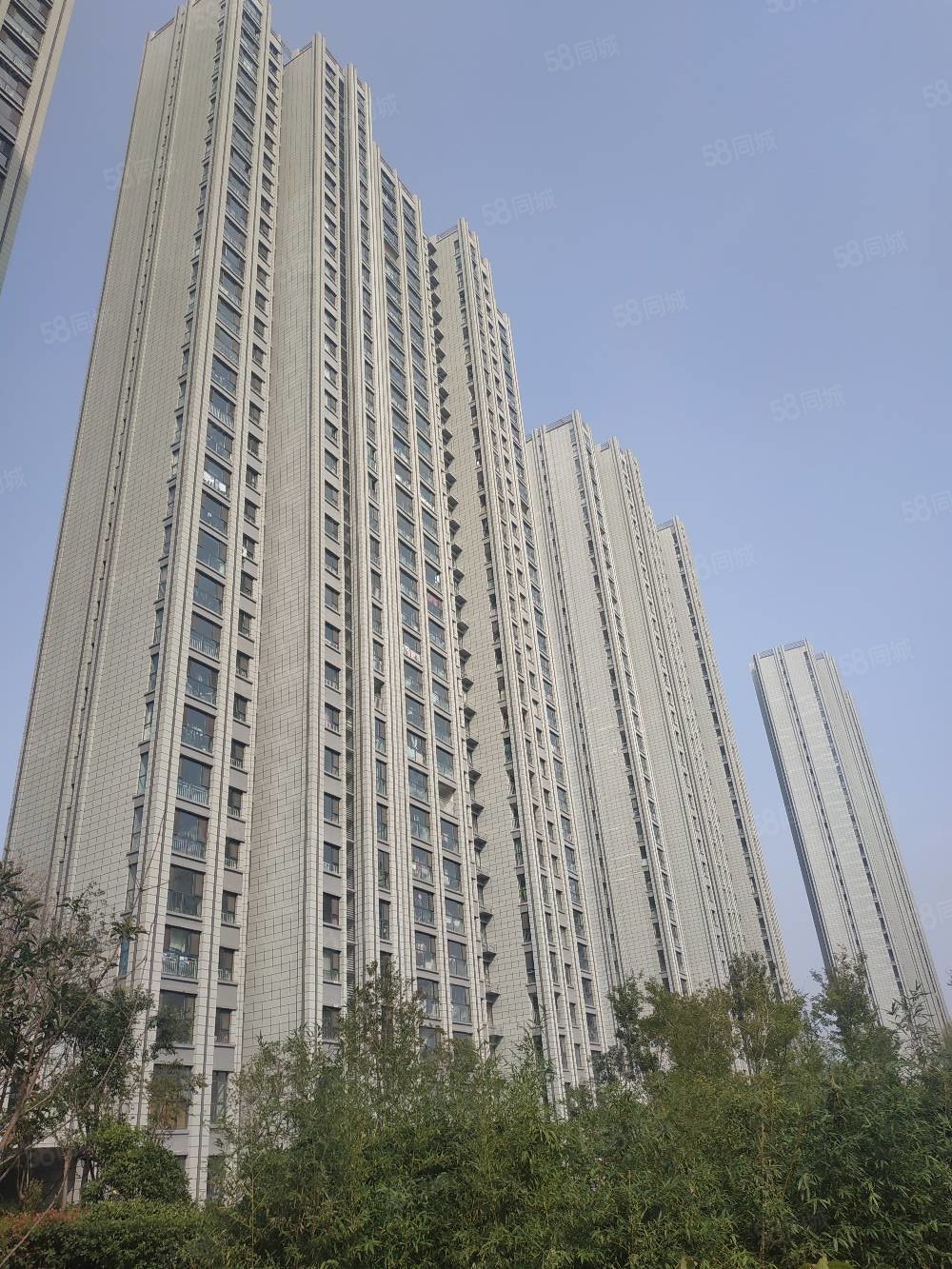 涑河国际城a区,106平方三室,能看河景,证过二能贷款,急售