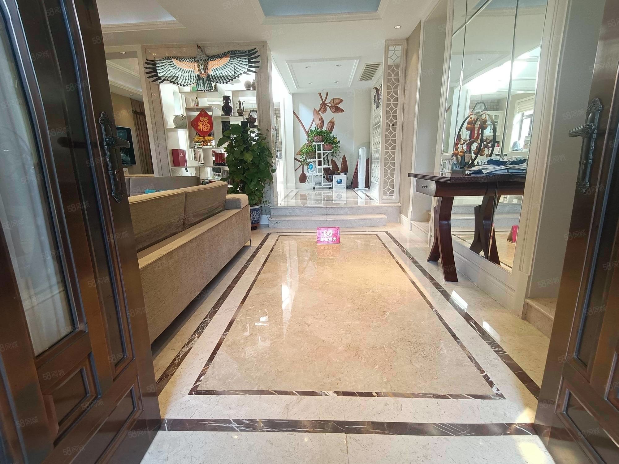 君山別墅6室5廳4衛(wèi)391.84㎡南北790萬(wàn)