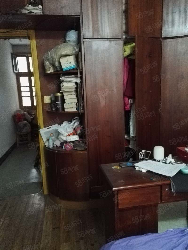 城南新村7室2厅3卫200.85㎡南北180万