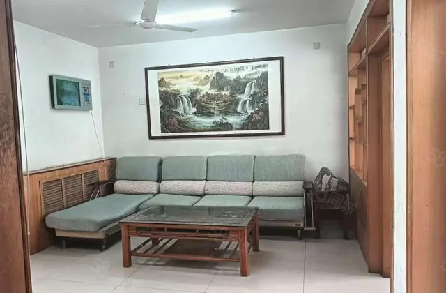 急售柳泉花园 商品房小三居 商业配套齐全 精装修小区停车方便