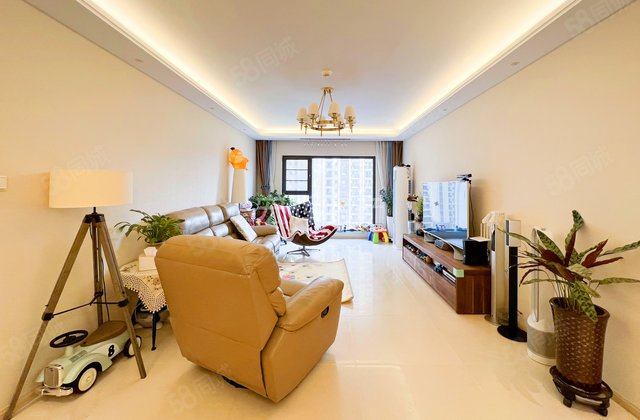 易大天地3室2厅135.62㎡155万二手房图片